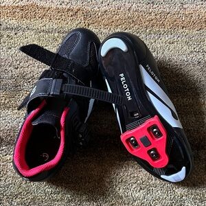 Peloton Kids/ women’s  Cycling bike Shoes - Black and red